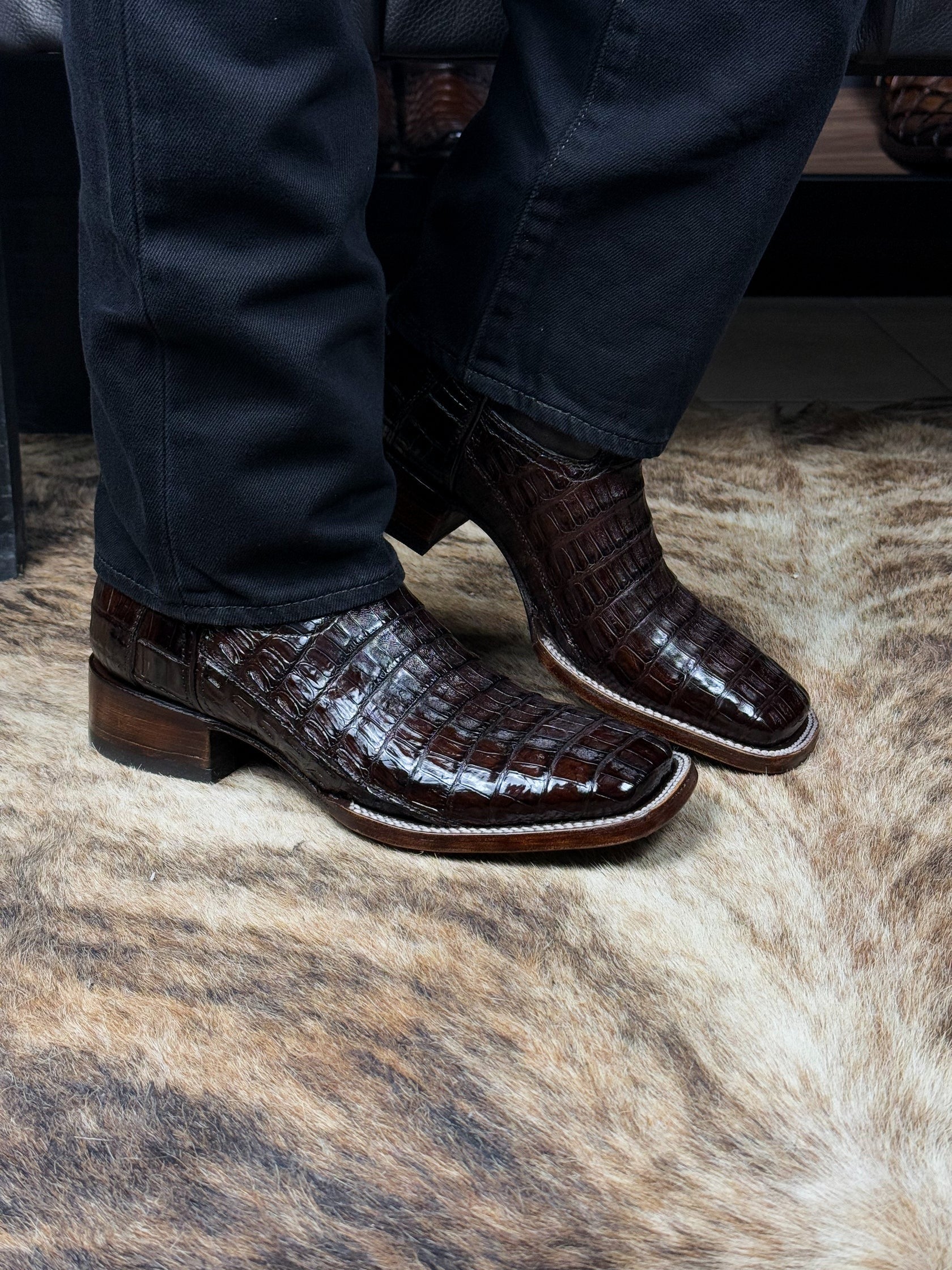 Cowboy Brown Crocodile Tail Bulldog